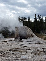 Yellowstone Old faithfull Grant Geyser (1).JPG